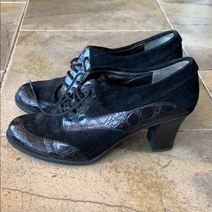 Black dress shoes